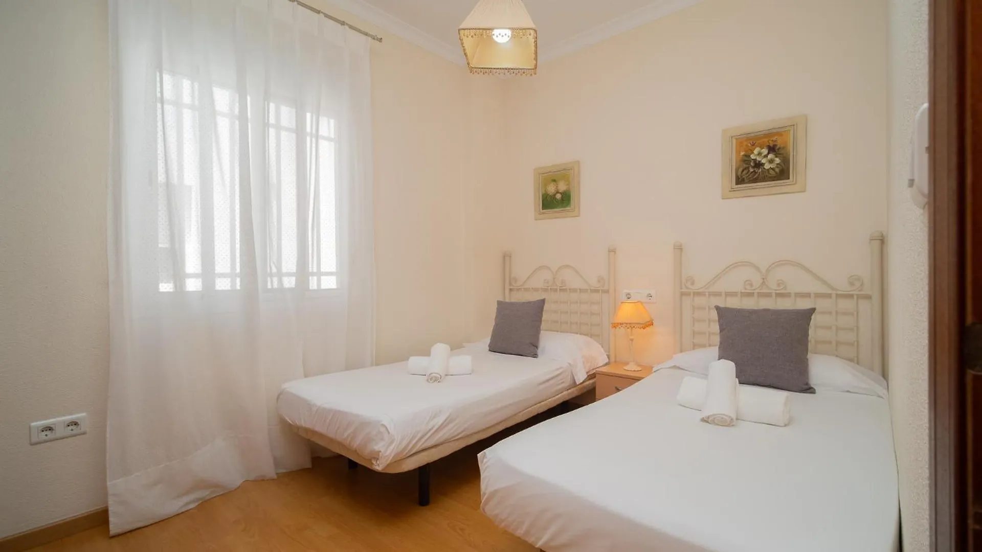 Sibssanlucar Reina Del Centro - Parking Apartment Sanlucar de Barrameda 0*,  Spain